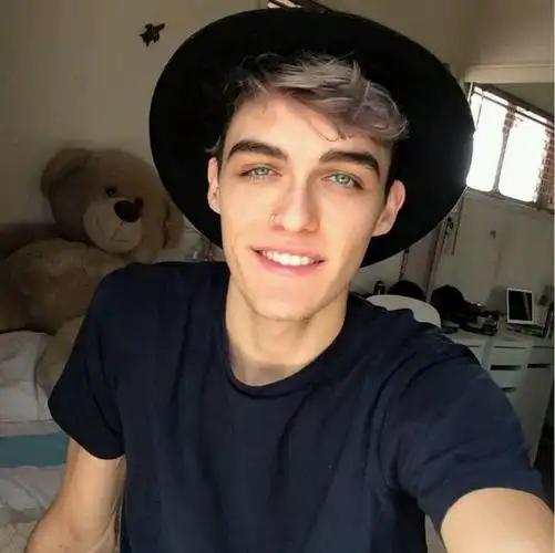 6686体育铜牌作者Sally