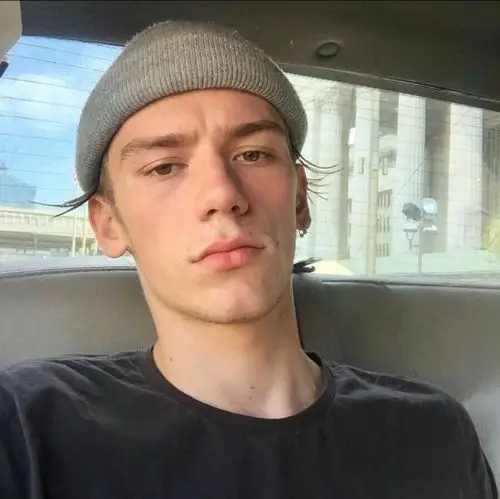 6686体育平台铁牌作者Oberon