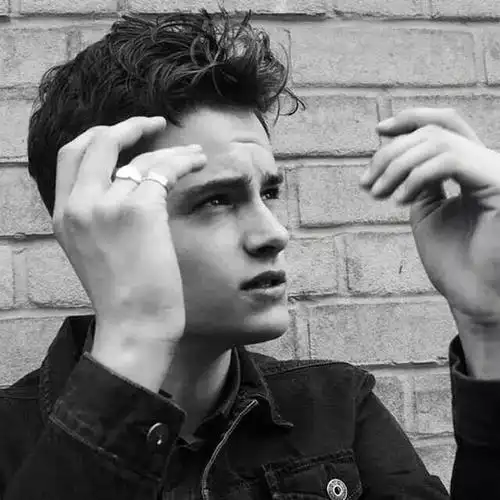 6686体育平台铁牌作者Grayson