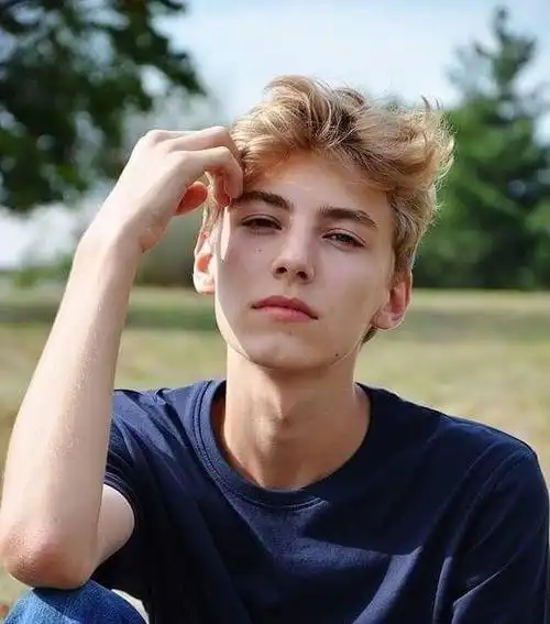 6686体育平台铁牌作者镜湖月