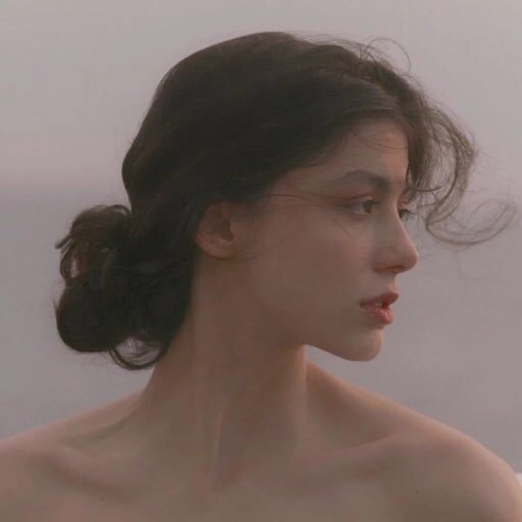 6686体育平台铁牌作者Violetta