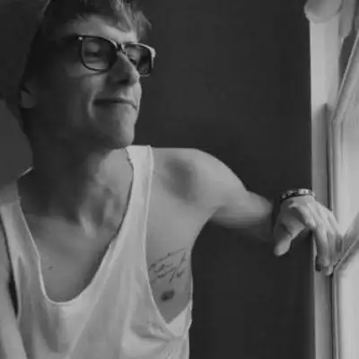 6686体育平台铁牌作者Deborah