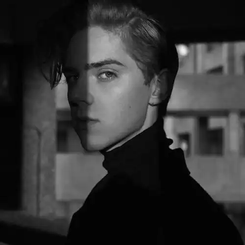 6686体育平台铜牌作者Giselle