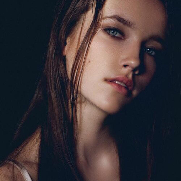 6686体育平台铁牌作者Hazel