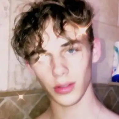 6686体育平台铁牌作者Rosa