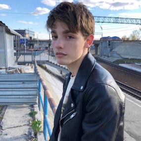 6686体育平台铁牌作者Wayne