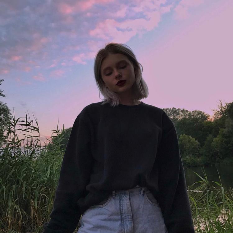 6686体育平台铁牌作者Lilly