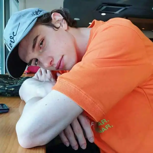 6686体育平台铁牌作者几纸情书