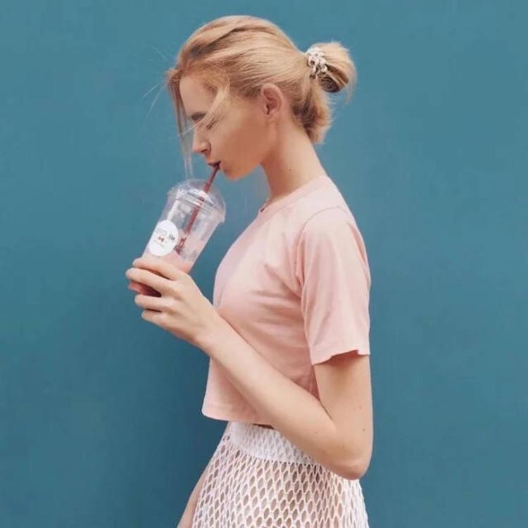 6686体育平台铁牌作者Rosa