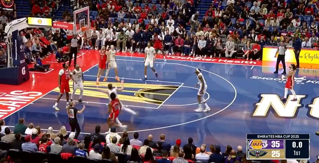 墨菲压哨三分球超时无效，首节轰下13分