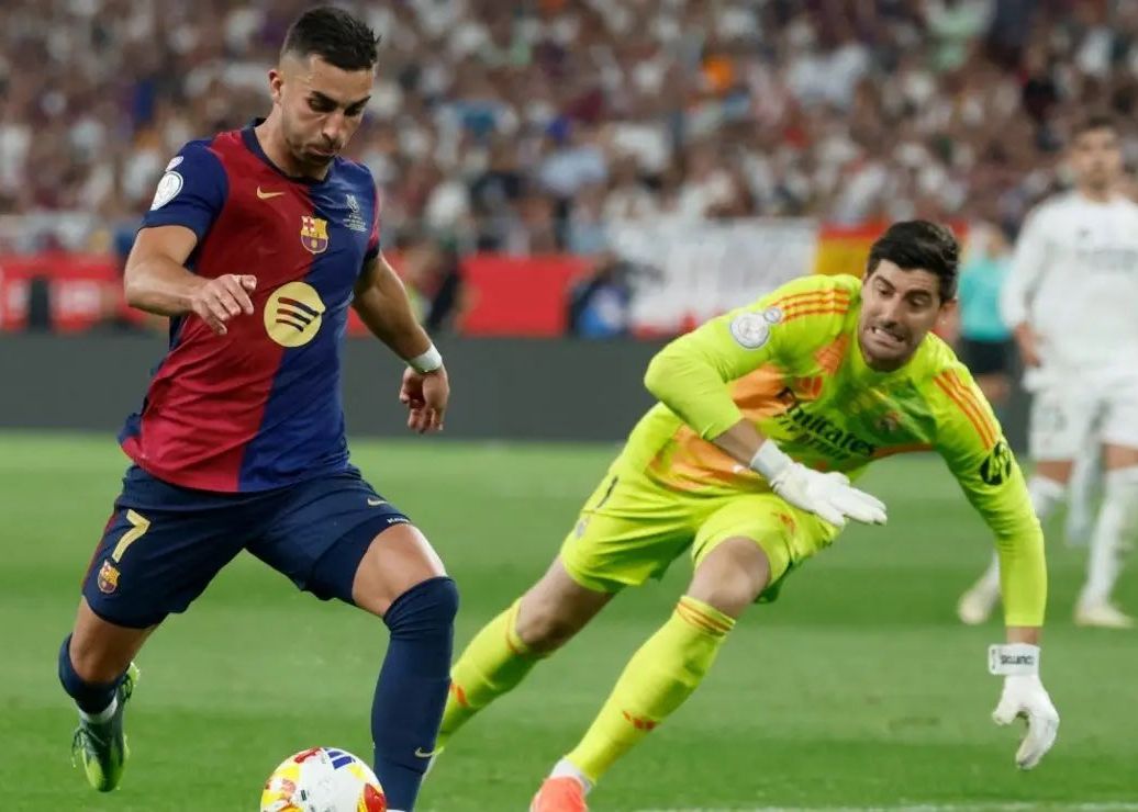 西媒：弗里克在今日练习中让孔德踢右后卫，费兰踢五号位