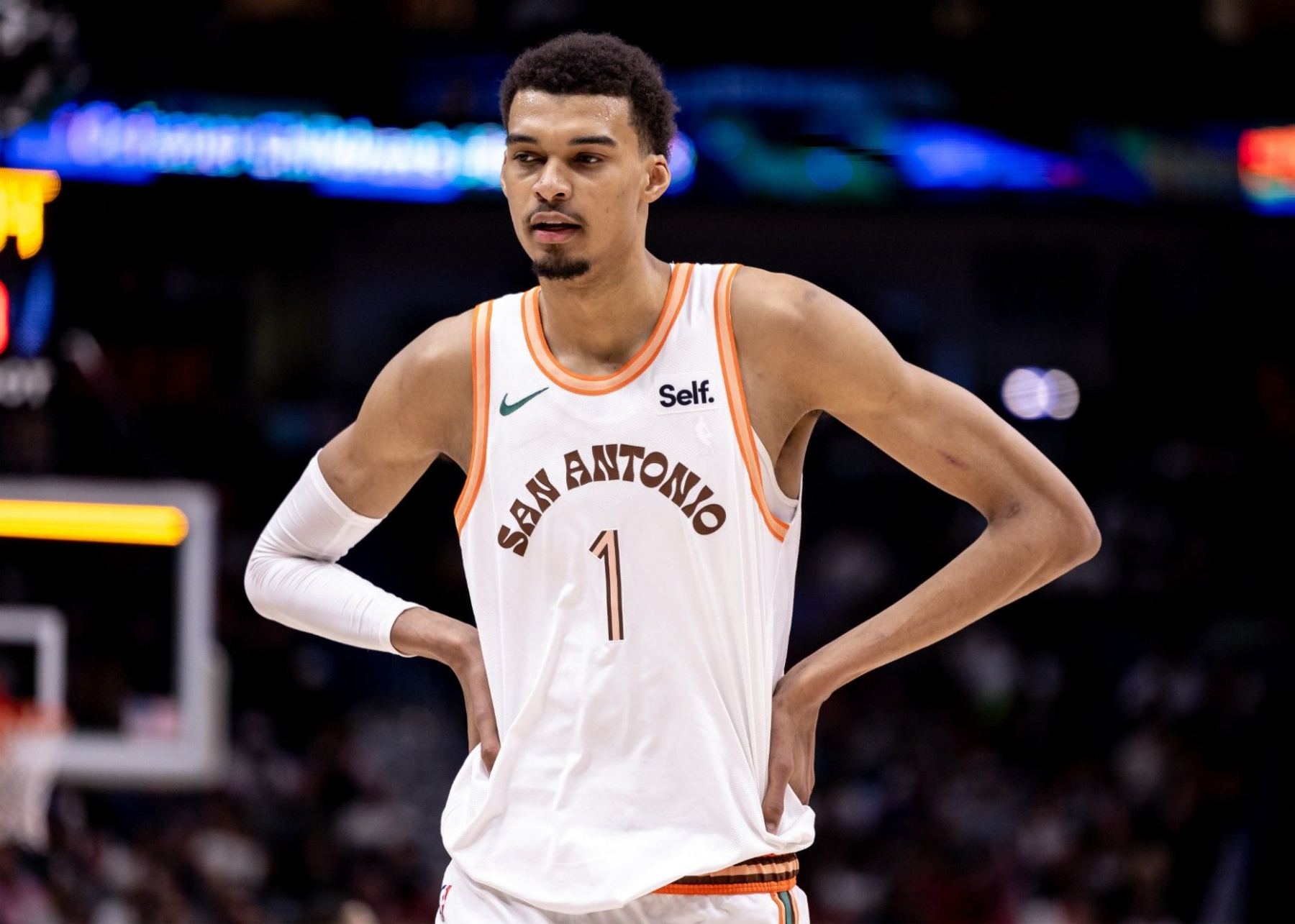 决战时刻6犯离场！文班亚马11罚9中得到19分8板3助攻